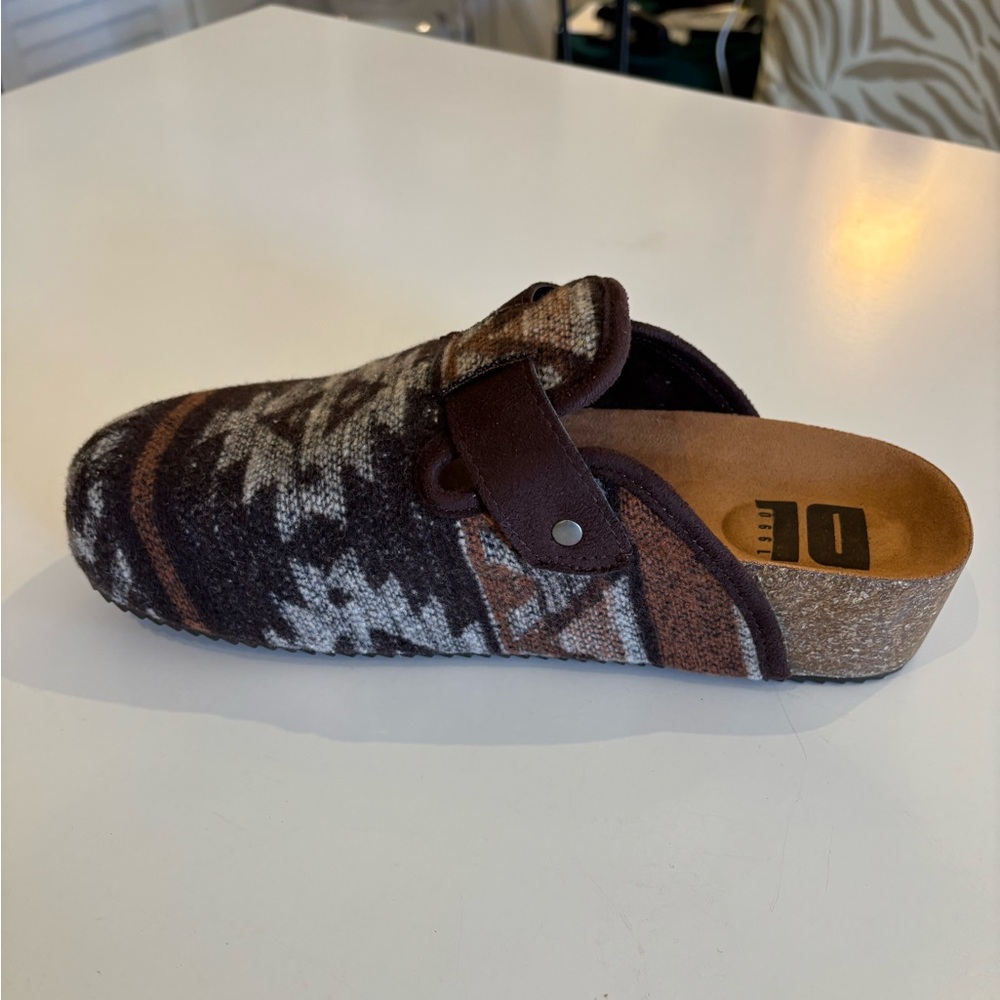 DIRTY LAUNDRY CLOGS! BNIB! - Picture 3 of 4